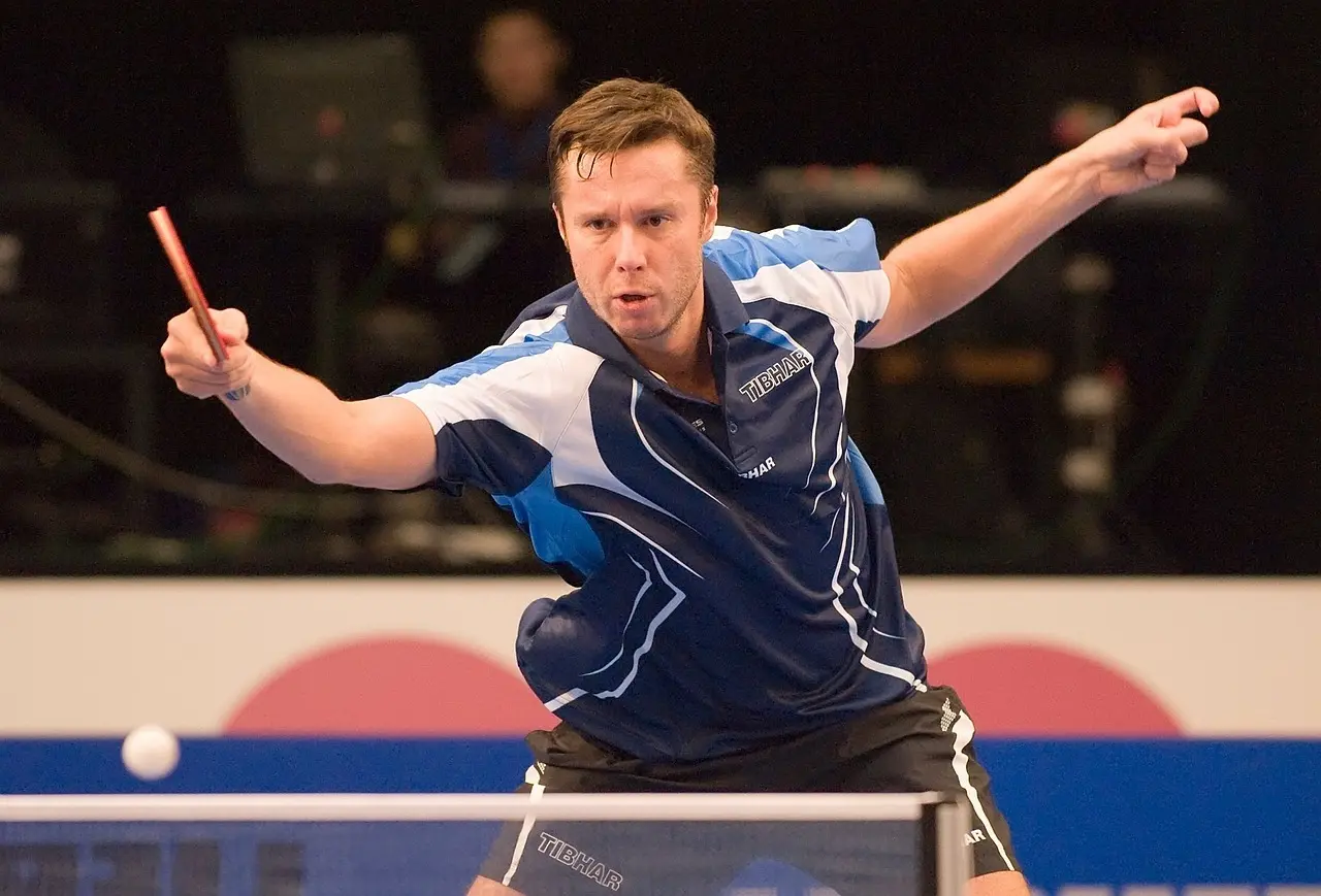 Bordtennisspiller i aktion